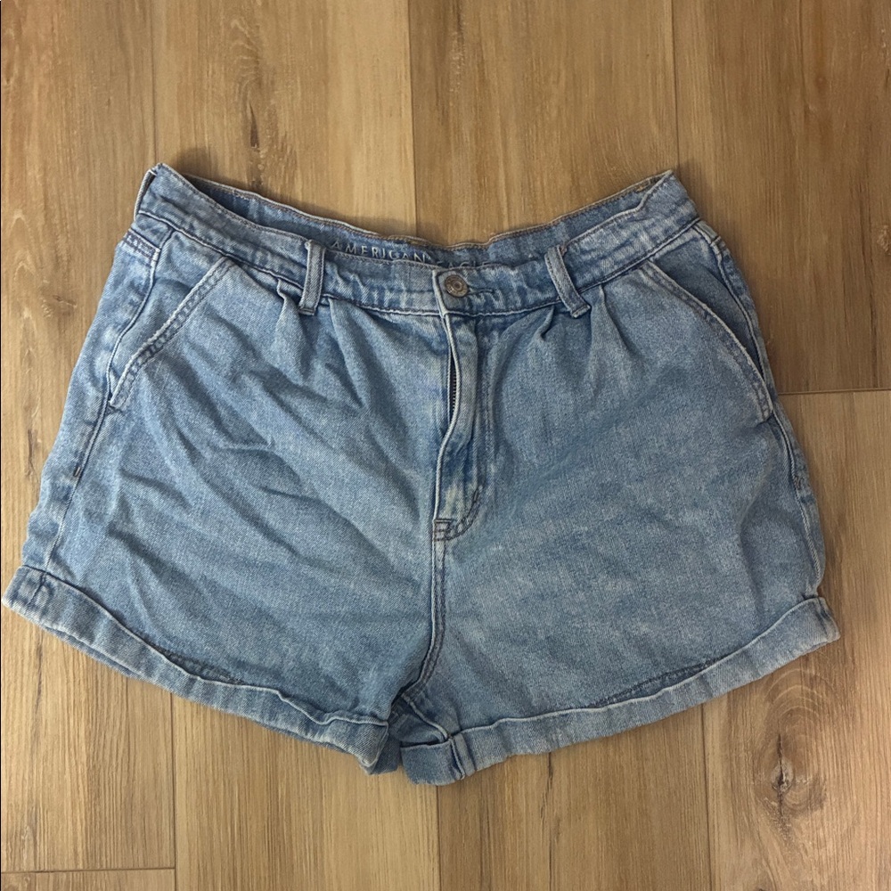 Size 10 American eagle high rise Mom Shorts